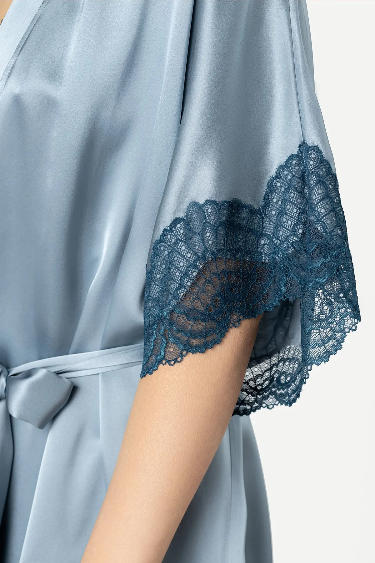 Alice Feminine Lounge Short Silk Kimono