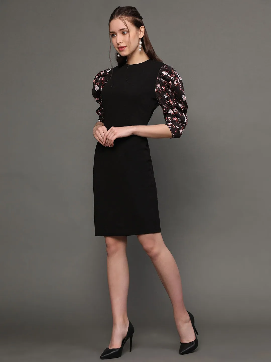 Black Solid Round Neck A-line Dress