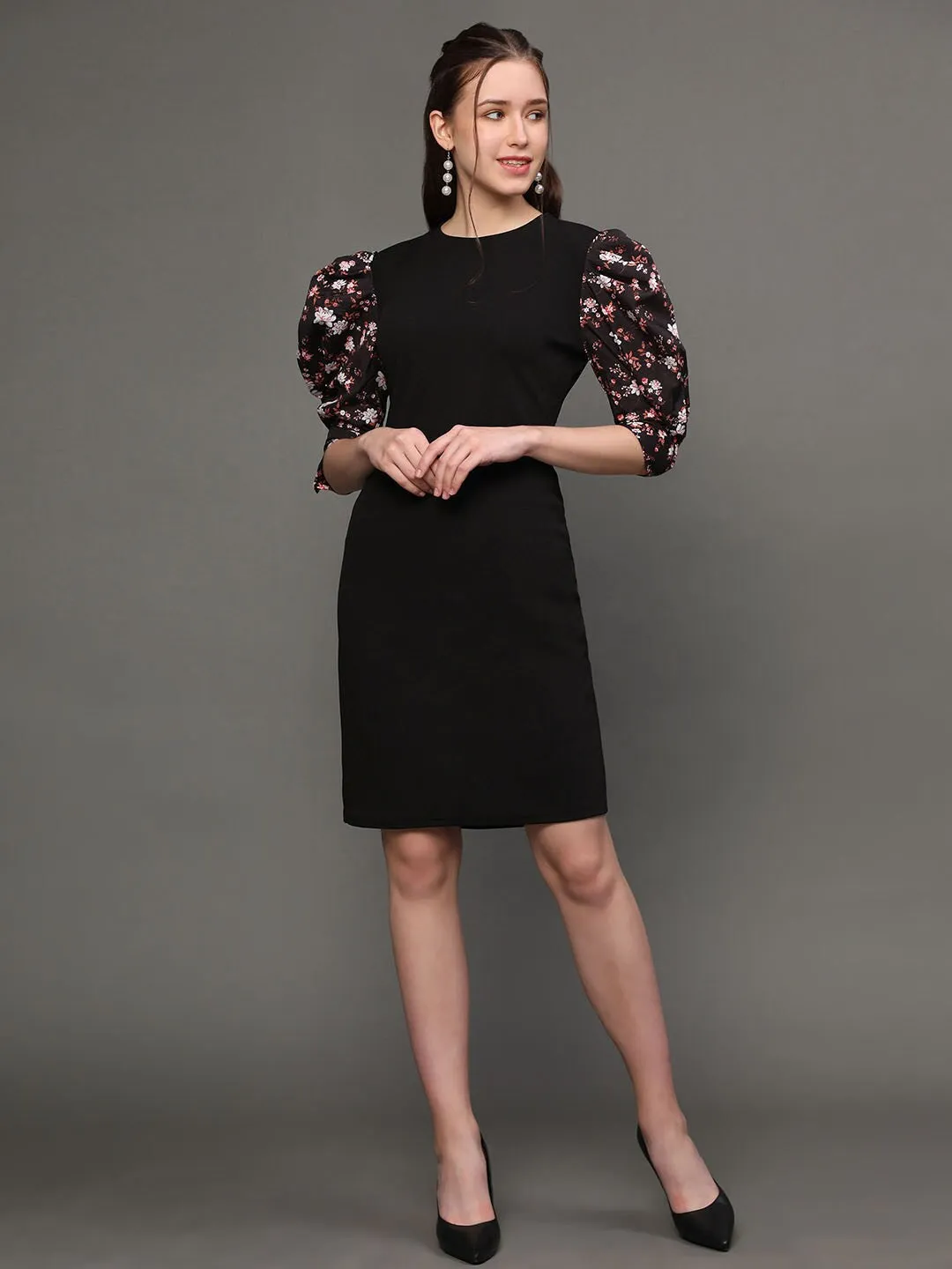 Black Solid Round Neck A-line Dress