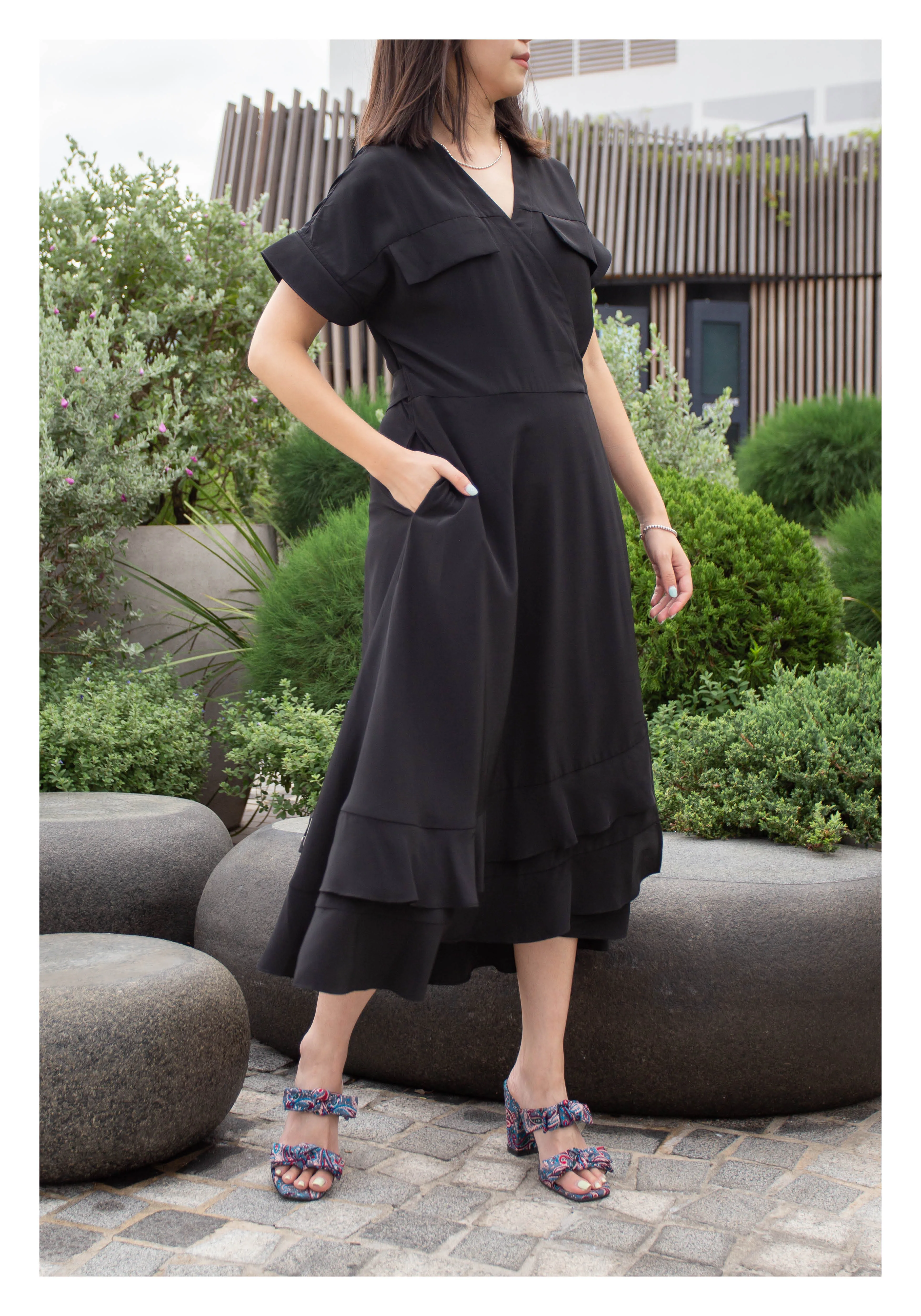 Feminine Cargo Wrap Dress Black